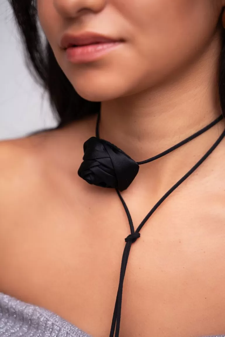 My Jewellery Ras De Cou Cordon Noir Et Fleur Satinée- Colliers Tendance | Colliers Ras De Cou